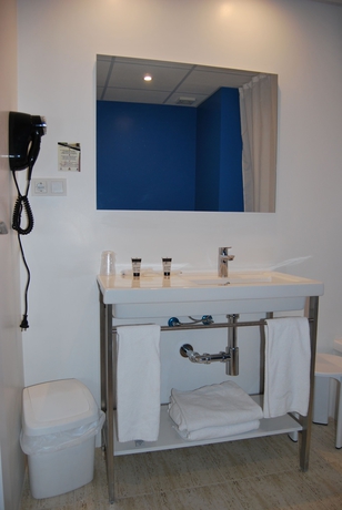 Imagen de la habitación del Hotel Estudiotel Alicante. Foto 10