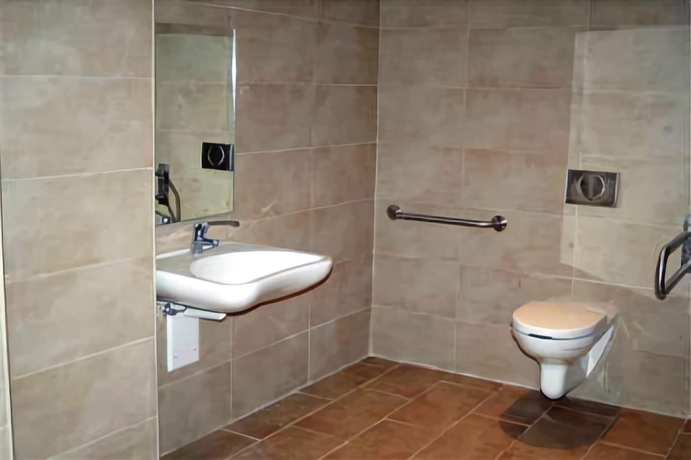 Imagen de la habitación del Hotel Estudiotel Alicante. Foto 13