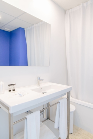 Imagen de la habitación del Hotel Estudiotel Alicante. Foto 14