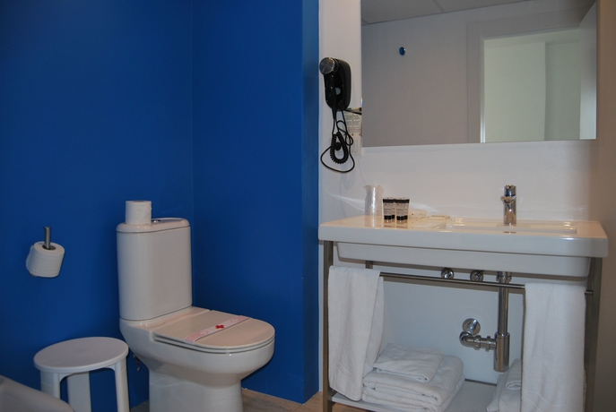 Imagen de la habitación del Hotel Estudiotel Alicante. Foto 16