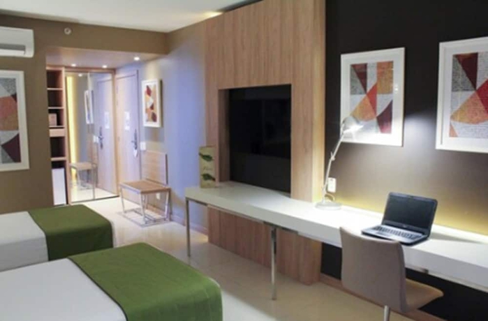 Imagen de la habitación del Hotel Esuites Savassi Toscanini. Foto 8