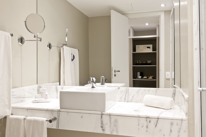 Imagen de la habitación del Hotel Esuites Spa Lagoa Santa. Foto 14