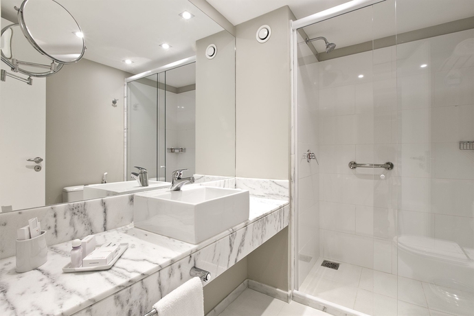 Imagen de la habitación del Hotel Esuites Spa Lagoa Santa. Foto 15