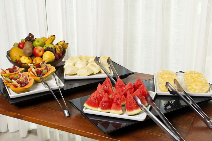 Imagen del bar/restaurante del Hotel Esuites Spa Lagoa Santa. Foto 3