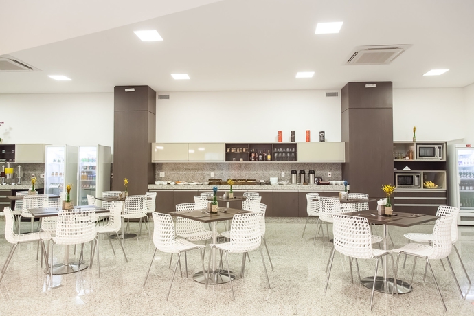 Imagen de los interiores del Hotel Esuites Virginia Luxemburgo Bh. Foto 14