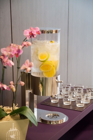 Imagen del bar/restaurante del Hotel Esuites Virginia Luxemburgo Bh. Foto 7