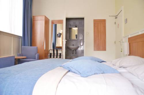 Imagen de la habitación del Hotel Et Le Caf&eacute; De Paris. Foto 11