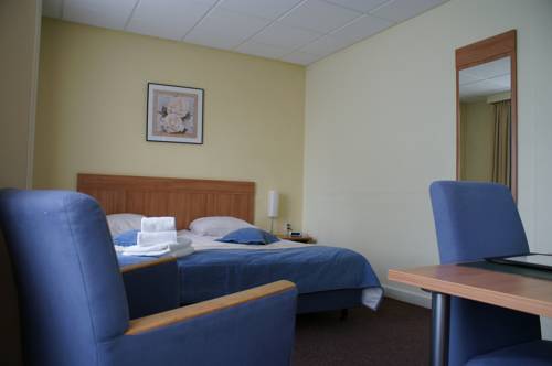 Imagen de la habitación del Hotel Et Le Caf&eacute; De Paris. Foto 14