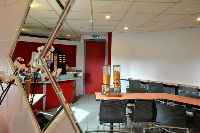 Imagen del bar/restaurante del Hotel Et Résidence Esbly. Foto 4