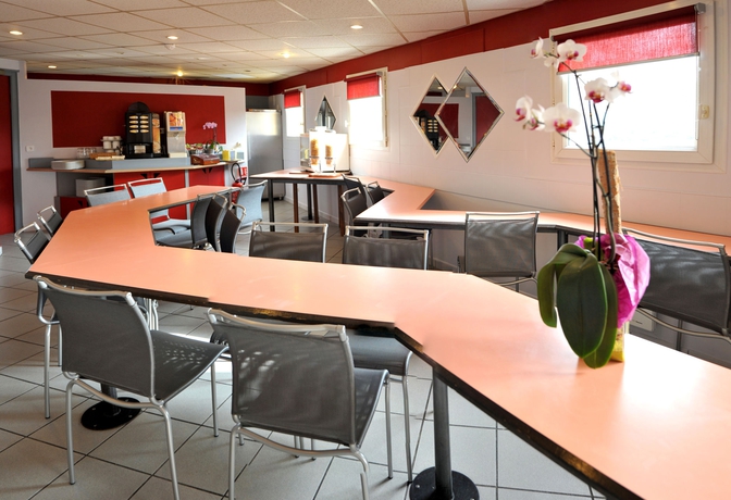 Imagen del bar/restaurante del Hotel Et Résidence Esbly. Foto 5