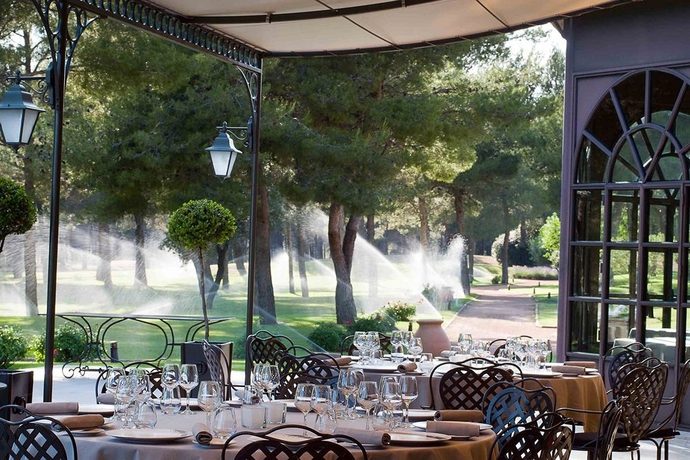 Imagen del bar/restaurante del Hotel Et Spa Du Castellet. Foto 3