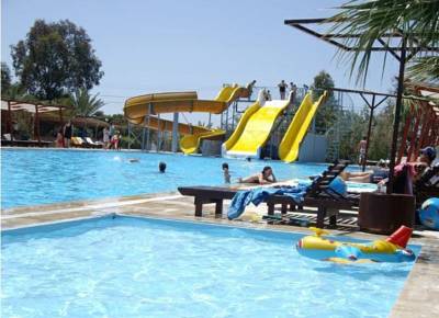 Imagen de la piscina del Hotel Etap Altinel. Foto 3