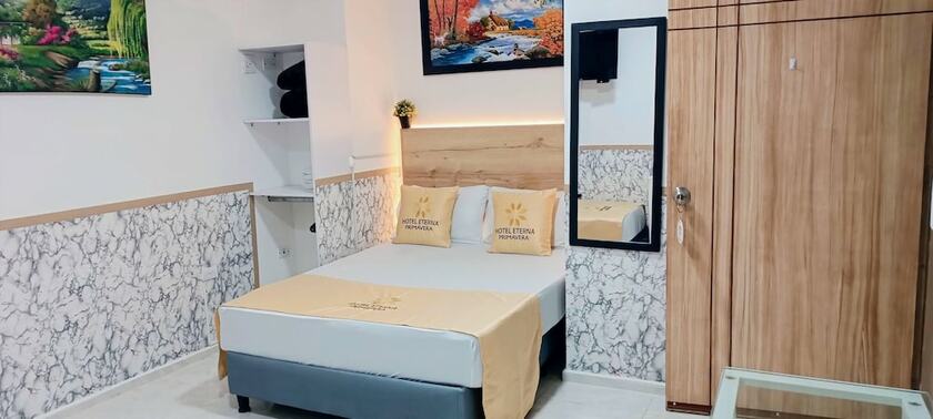 Imagen de la habitación del Hotel Eterna Primavera. Foto 11