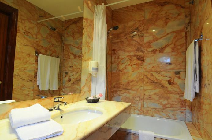 Imagen de la habitación del Hotel Eth Pomer. Foto 10