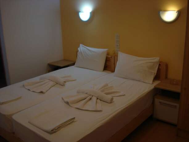 Imagen de la habitación del Hotel Ethra. Foto 17