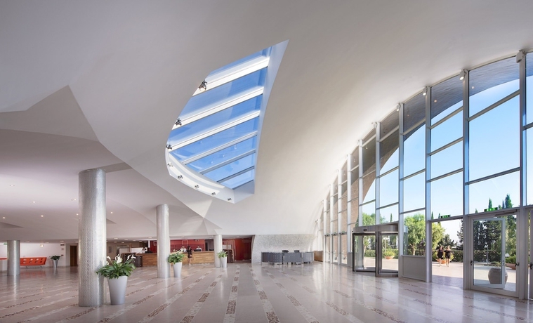 Imagen de los interiores del Hotel Ethra Reserve - Calanè 4*. Foto 13