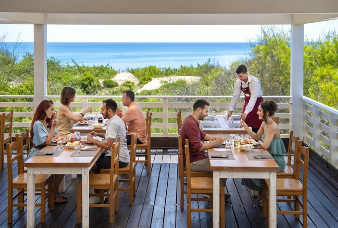 Imagen del bar/restaurante del Hotel Ethra Reserve - Calanè 4*. Foto 7