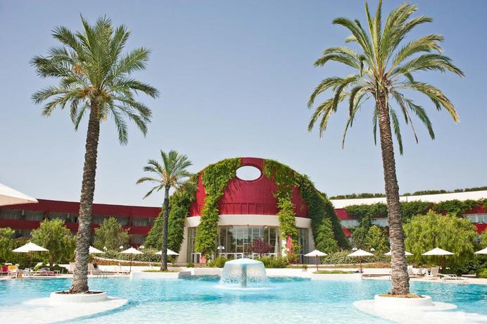 Imagen de la piscina del Hotel Ethra Reserve Valentino. Foto 15