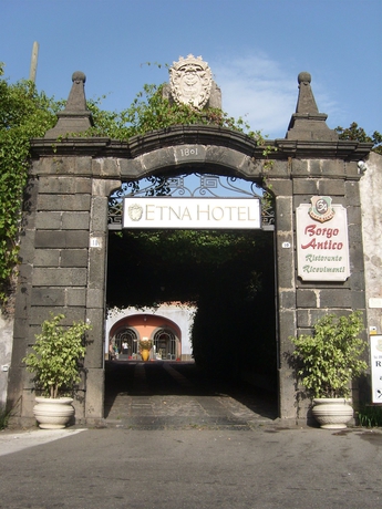 Imagen de los exteriores del Hotel Etna. Foto 6