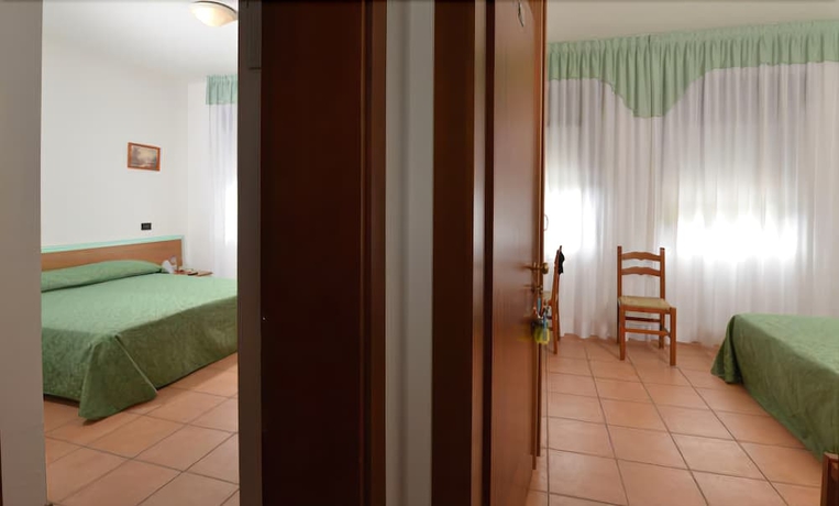 Imagen de la habitación del Hotel Etna, Lignano Sabbiadoro. Foto 7