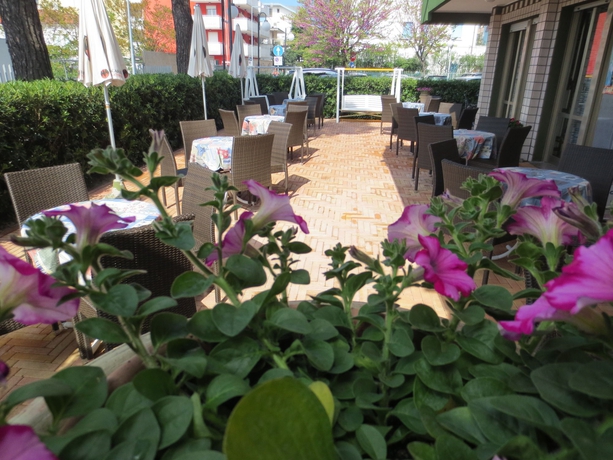 Imagen de los exteriores del Hotel Etna, Riccione. Foto 9