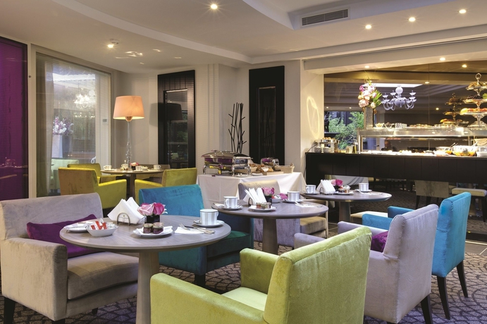 Imagen del bar/restaurante del Hotel Etoile Maillot. Foto 2