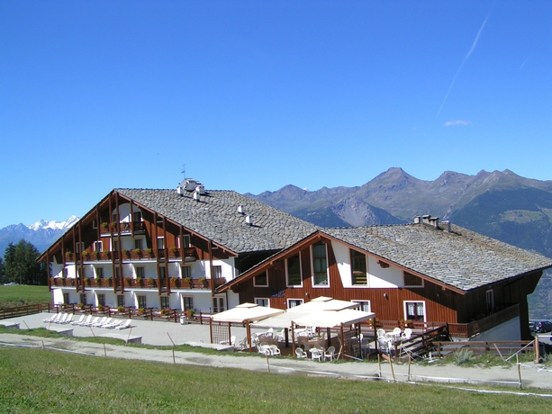 Imagen general del Hotel Etoile de Neige, Pila. Foto 1