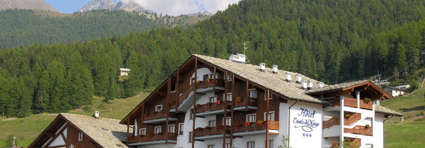 Imagen de los exteriores del Hotel Etoile de Neige, Pila. Foto 4