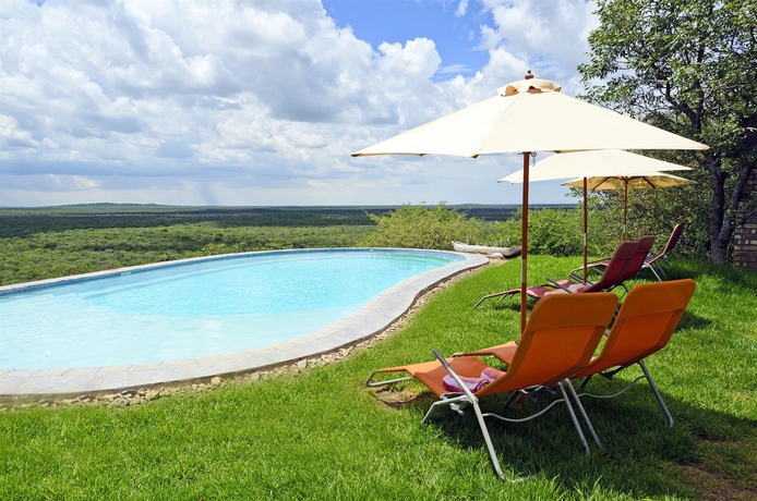 Imagen de la piscina del Hotel Etosha Safari Lodge. Foto 11