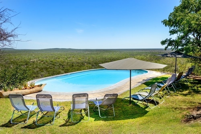Imagen de la piscina del Hotel Etosha Safari Lodge. Foto 12