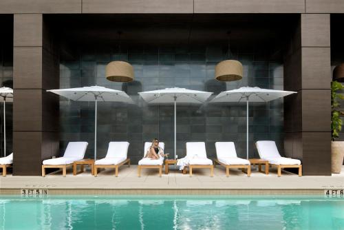 Imagen de la piscina del Hotel Ette, Orlando. Foto 15