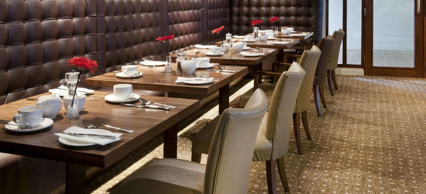 Imagen del bar/restaurante del Hotel Ettington Chase. Foto 9