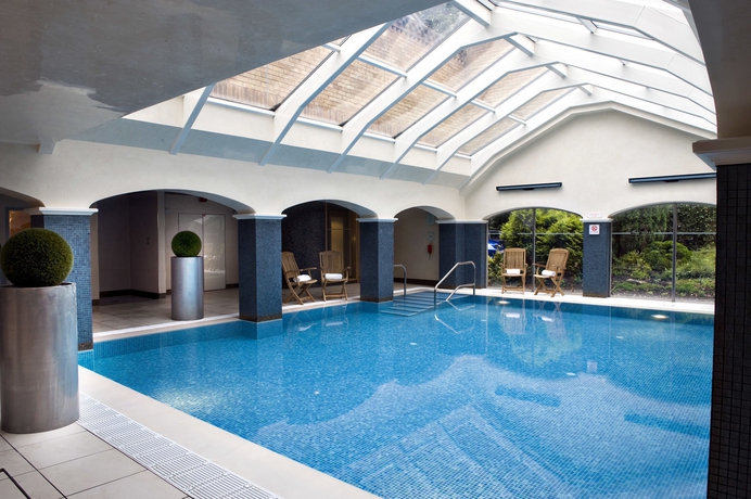 Imagen de la piscina del Hotel Ettington Park. Foto 11