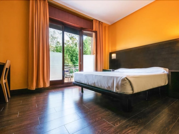 Imagen de la habitación del Hotel Euba. Foto 6