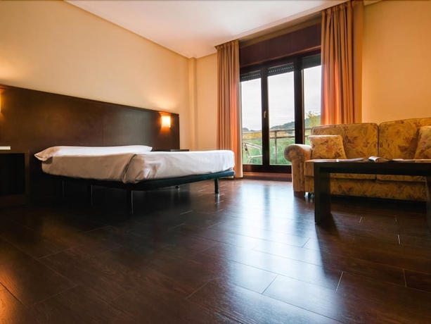 Imagen de la habitación del Hotel Euba. Foto 7