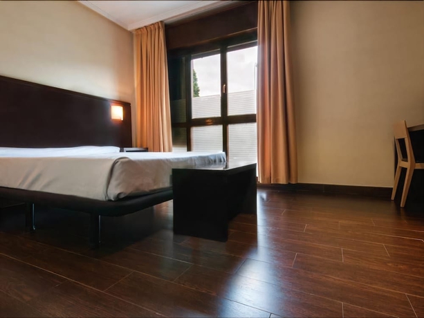 Imagen de la habitación del Hotel Euba. Foto 8