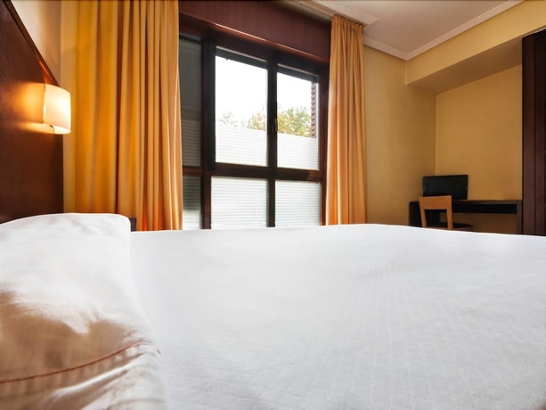 Imagen de la habitación del Hotel Euba. Foto 9