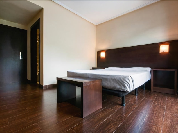 Imagen de la habitación del Hotel Euba. Foto 10