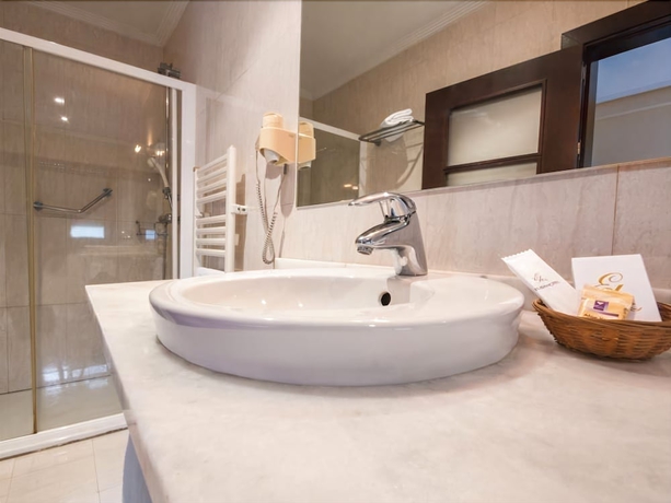 Imagen de la habitación del Hotel Euba. Foto 13