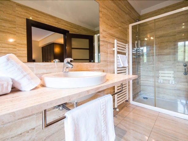 Imagen de la habitación del Hotel Euba. Foto 15