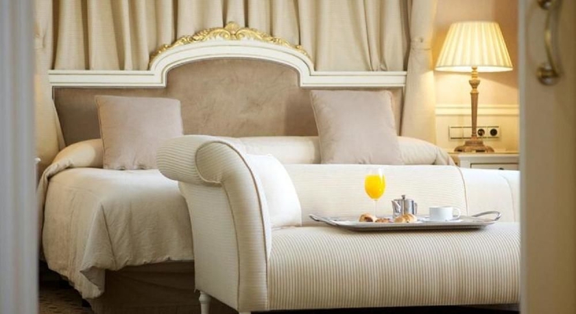 Imagen de la habitación del Hotel Eugenia De Montijo, Autograph Collection. Foto 6