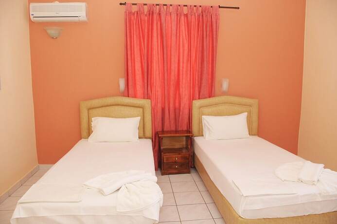 Imagen de la habitación del Hotel Eugenia hotel. Foto 12