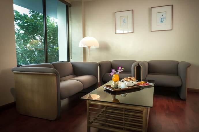 Imagen de la habitación del Hotel Eugenio Lopez Center. Foto 7