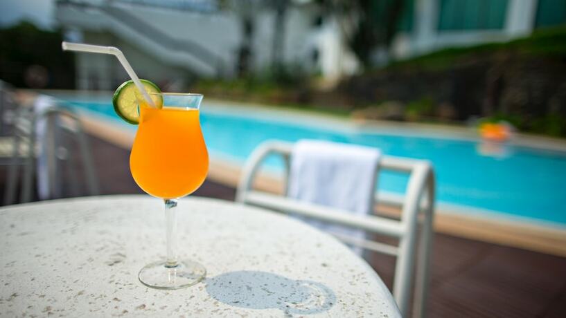 Imagen de la piscina del Hotel Eugenio Lopez Center. Foto 20