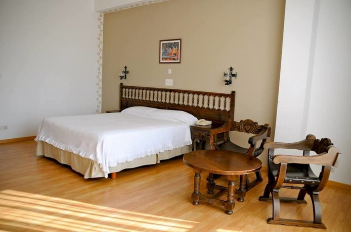 Imagen de los interiores del Hotel Eumesa. Foto 12