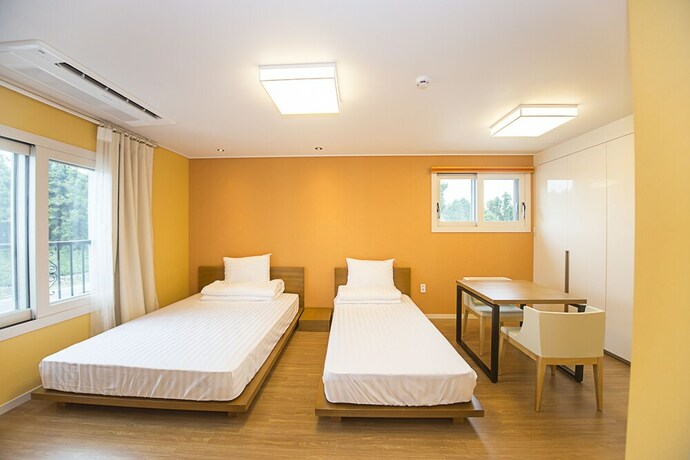 Imagen de la habitación del Hotel Eunbille. Foto 30