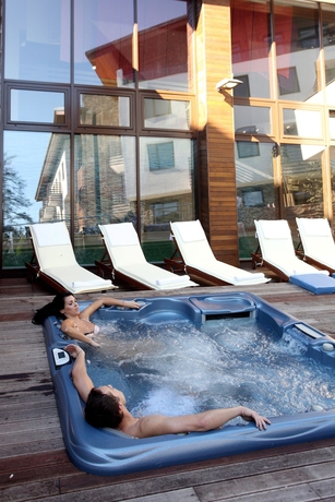 Imagen de la piscina del Hotel Euphoria Club and Resort. Foto 14