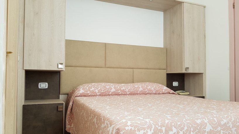 Imagen de la habitación del Hotel Eura. Foto 11
