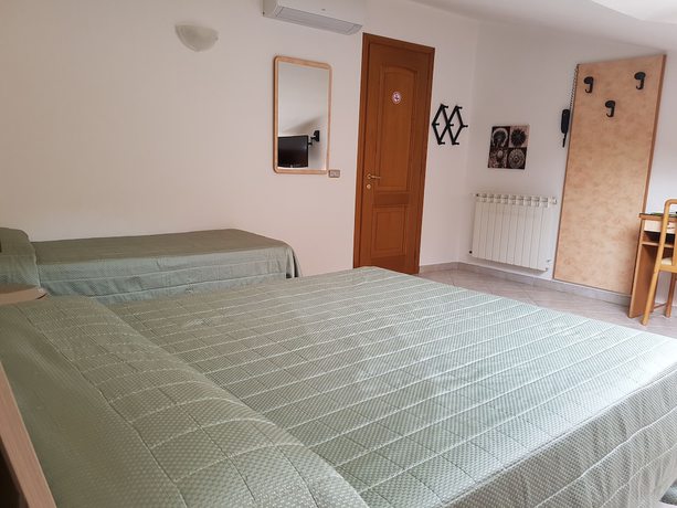 Imagen de la habitación del Hotel Eura. Foto 15
