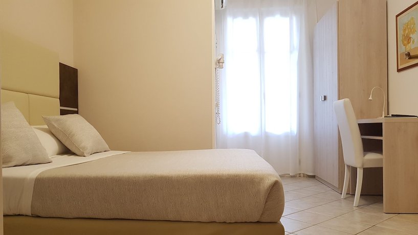 Imagen de la habitación del Hotel Eura. Foto 16